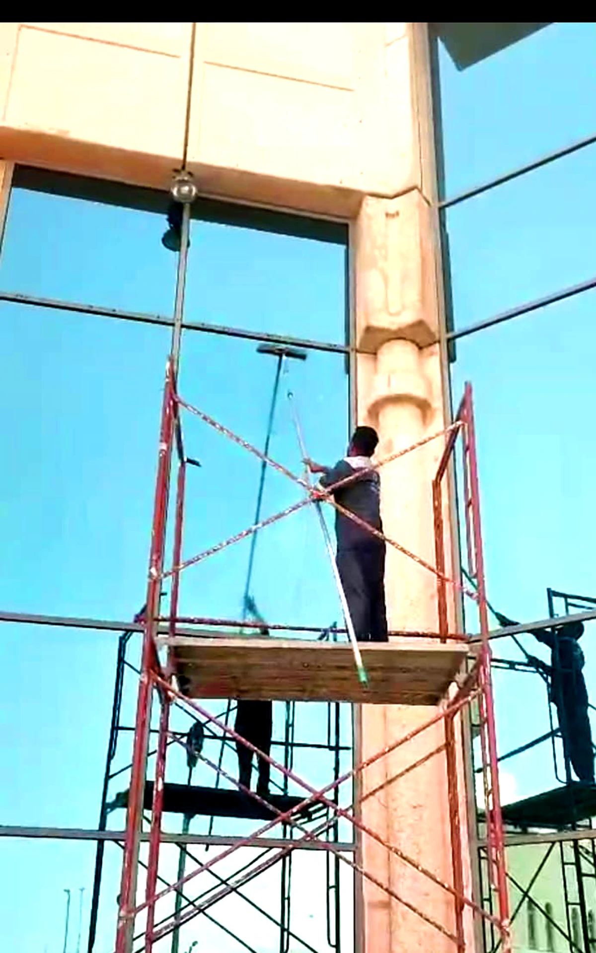 Skycraper Glass Cleaning